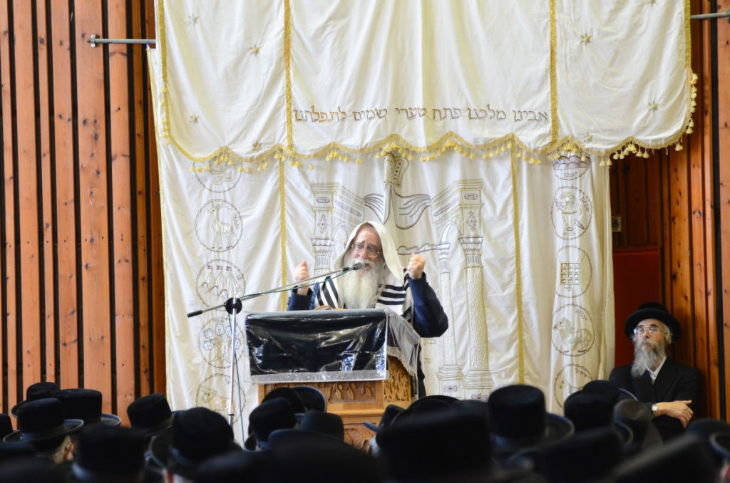 צאנז: אלפים במעמד הסליחות ובדרשת ההתעוררות