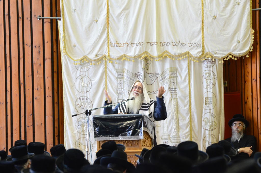 צאנז: אלפים במעמד הסליחות ובדרשת ההתעוררות