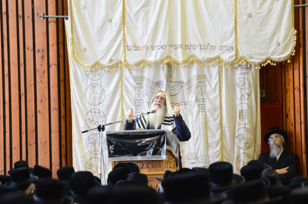 צאנז: אלפים במעמד הסליחות ובדרשת ההתעוררות