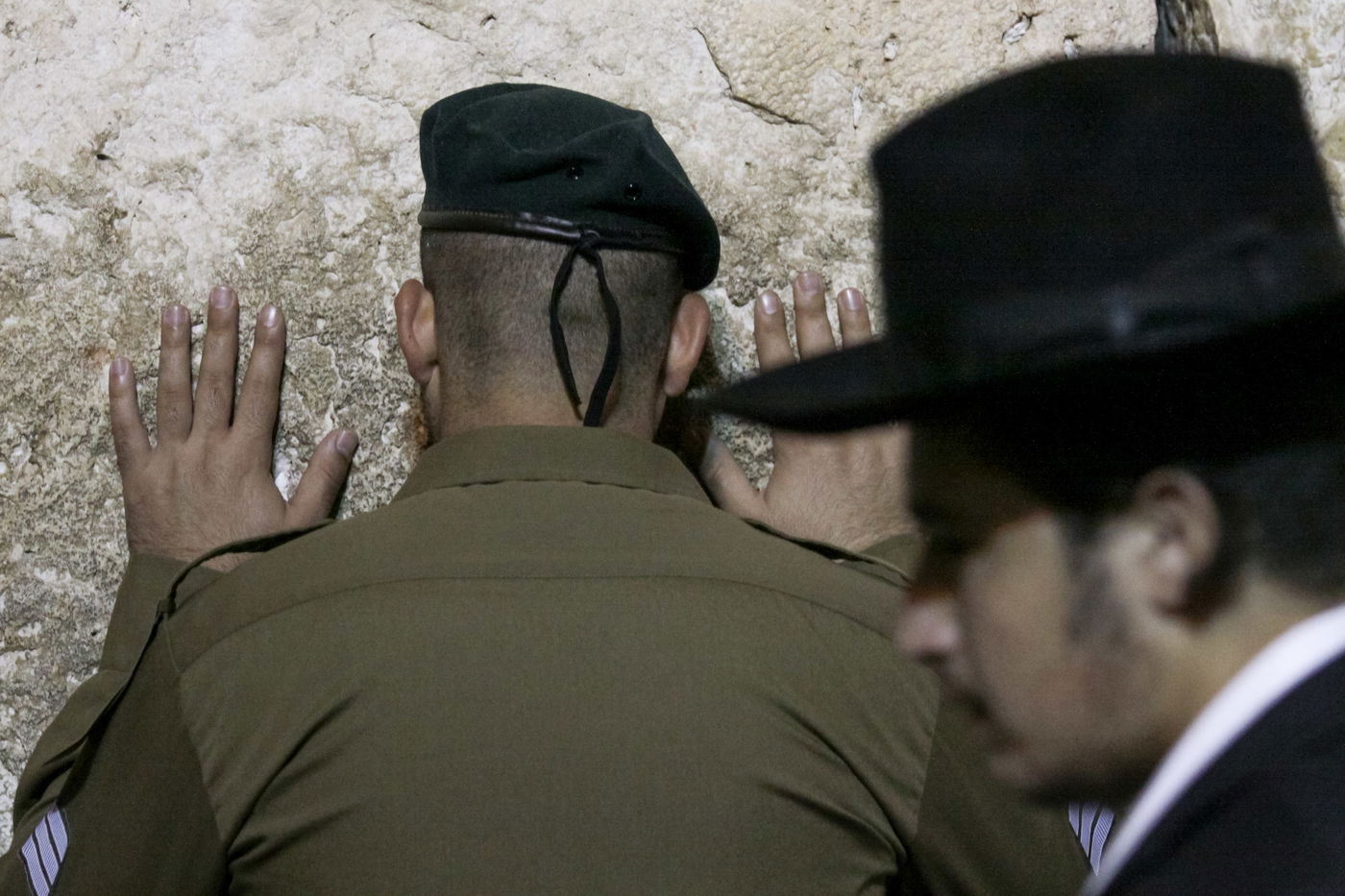 אלפים ב'סליחות' בכותל להצלחת תקיפה באיראן