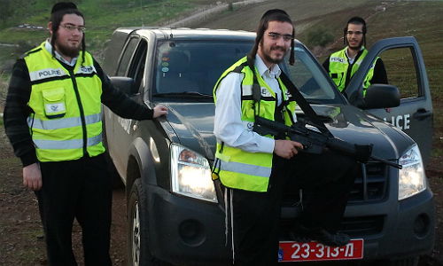 מתנדבי המשמר האזרחי ביבנאל. למצולמים אין קשר