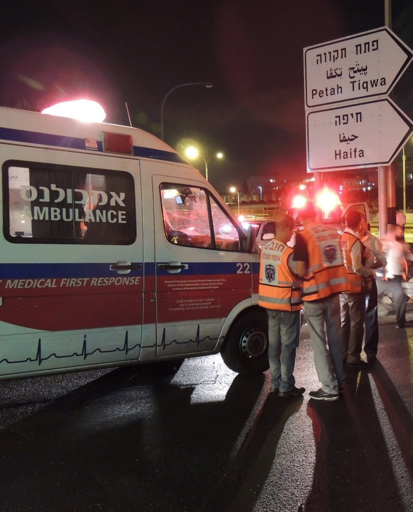 בני-ברק: הרכב התהפך, הנהג נפצע קל