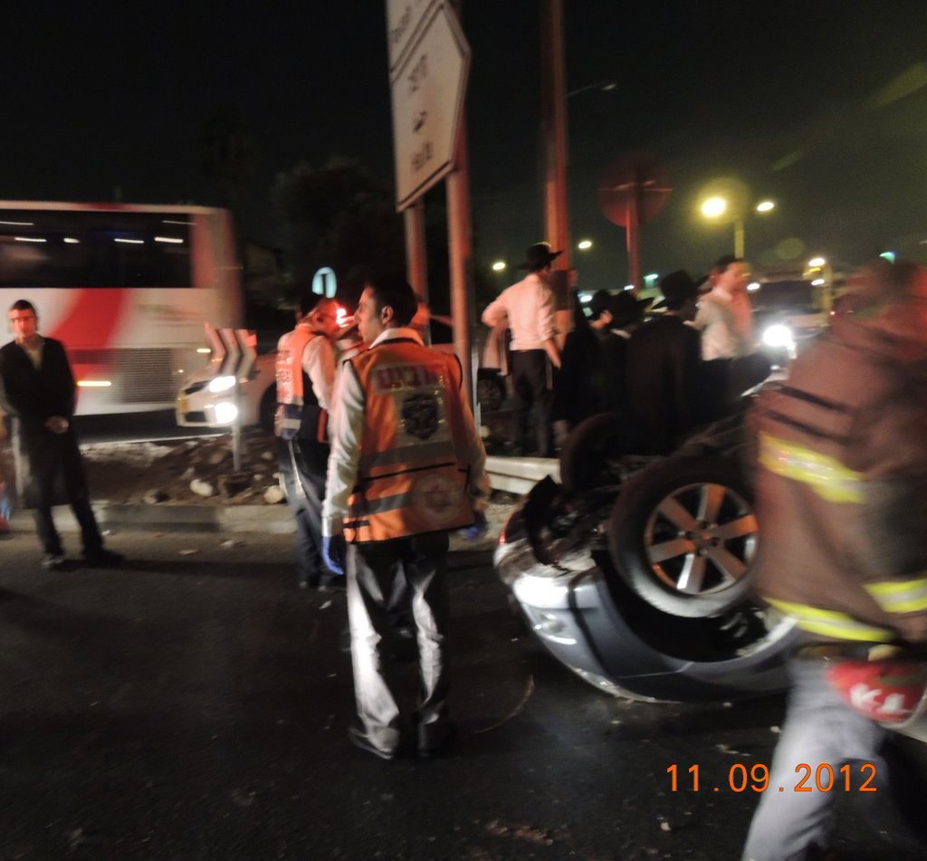 בני-ברק: הרכב התהפך, הנהג נפצע קל