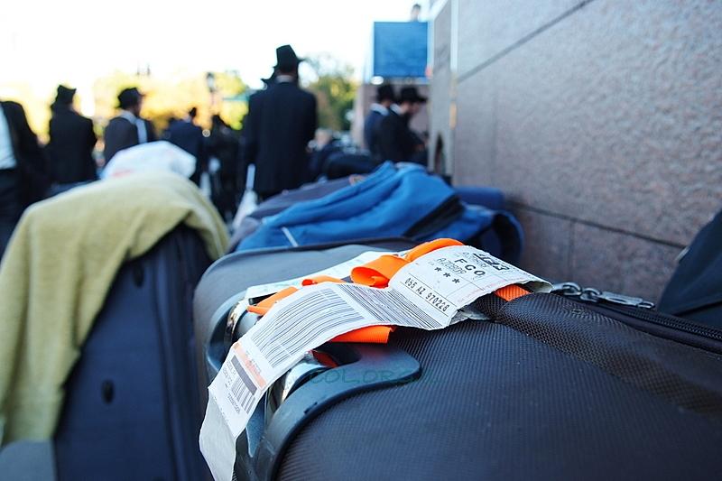 אלפי חסידי חב"ד מישראל שוהים בבית המדרש של הרבי מליובאוויטש