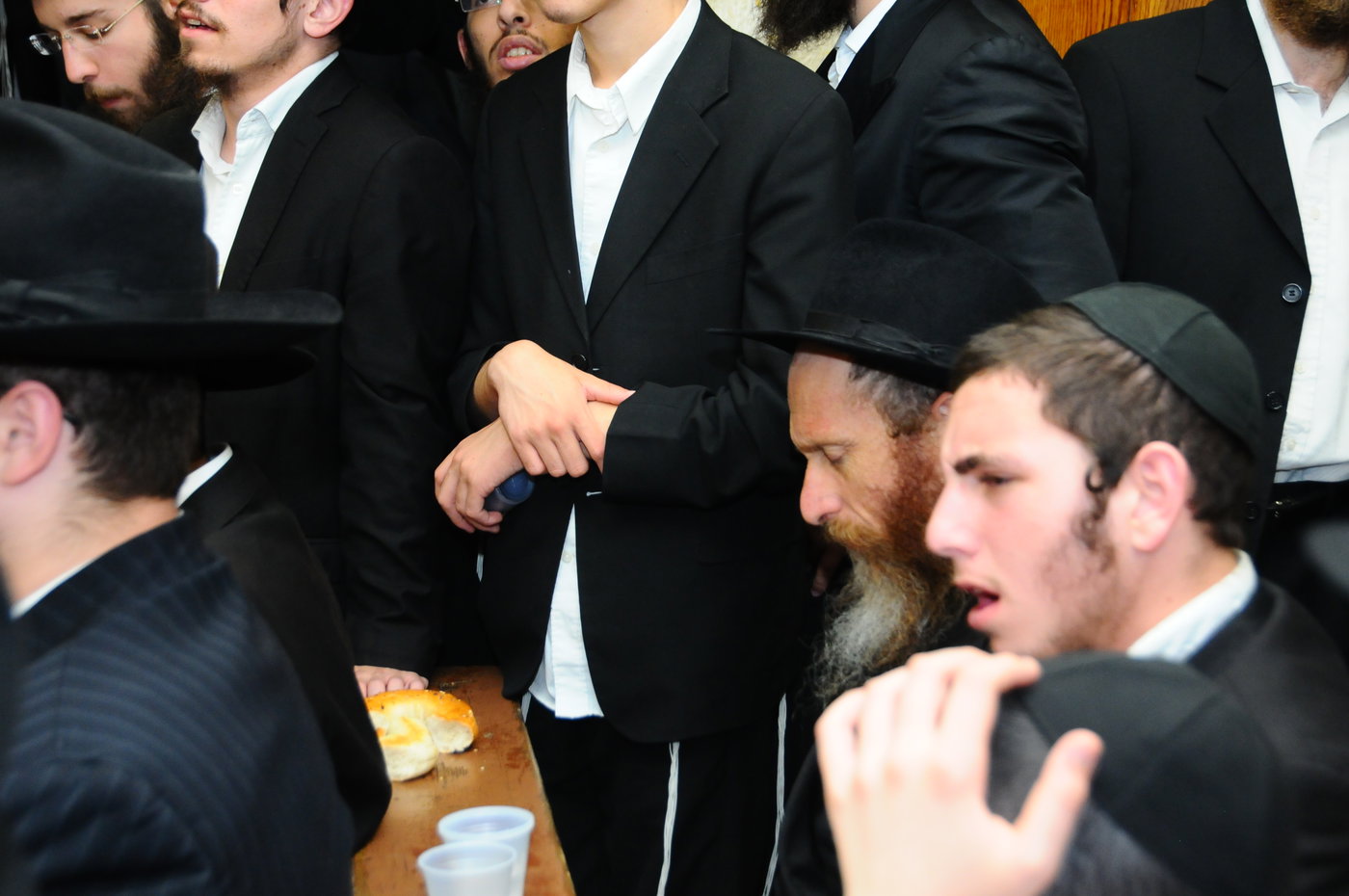 אלפי חסידי חב"ד מישראל שוהים בבית המדרש של הרבי מליובאוויטש