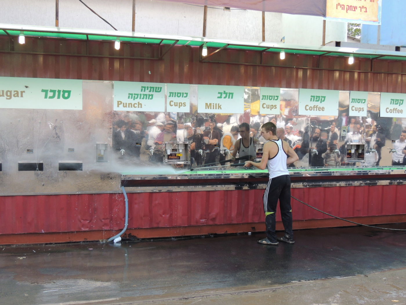 אומן לובשת חג: הכנות אחרונות לקראת יום הדין