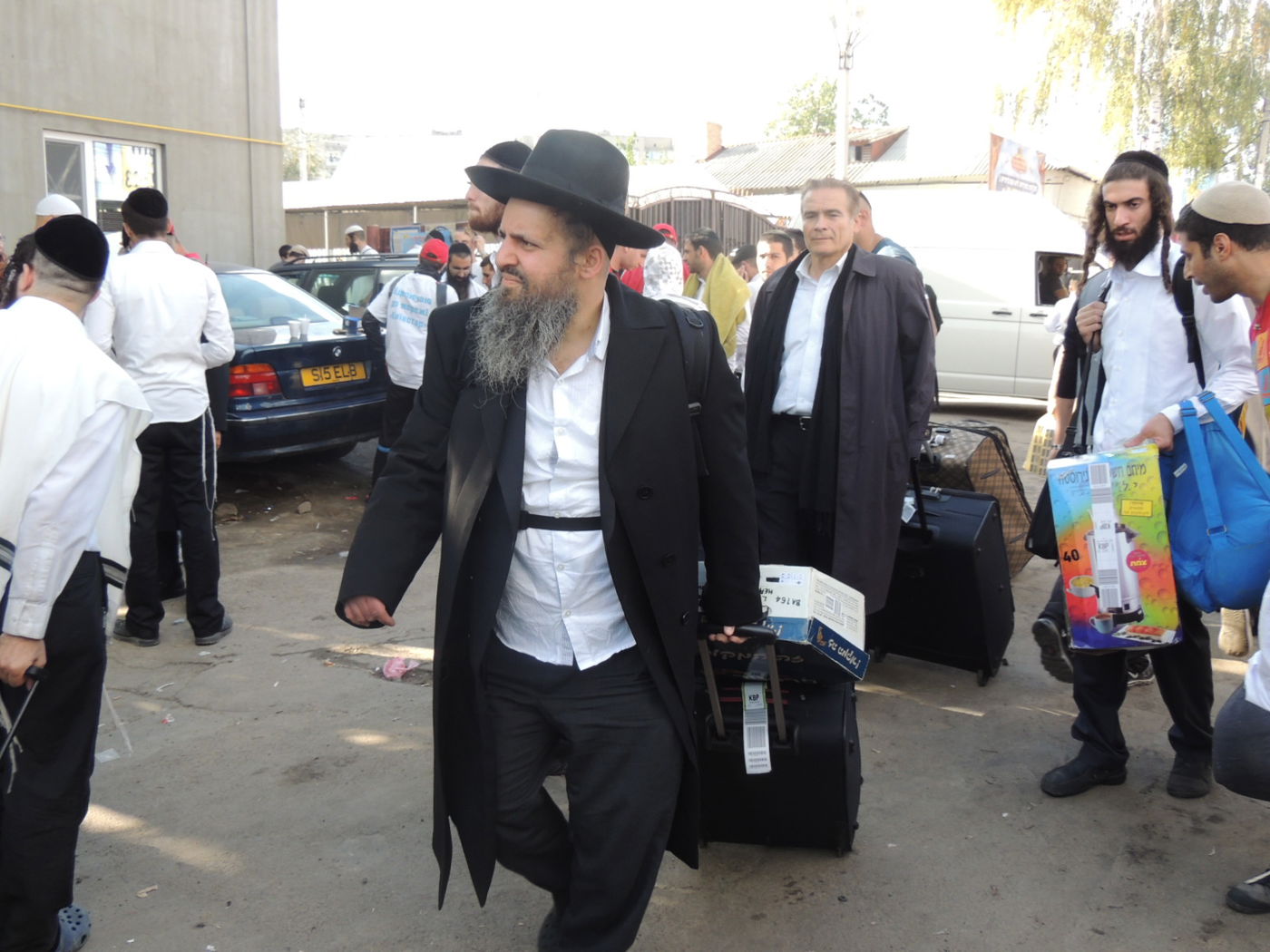 אומן לובשת חג: הכנות אחרונות לקראת יום הדין