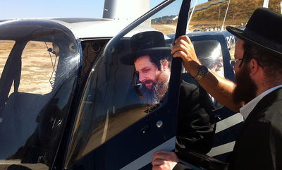 האדמו"ר מאונגוואר הגיע לציון אביו זצ"ל במסוק