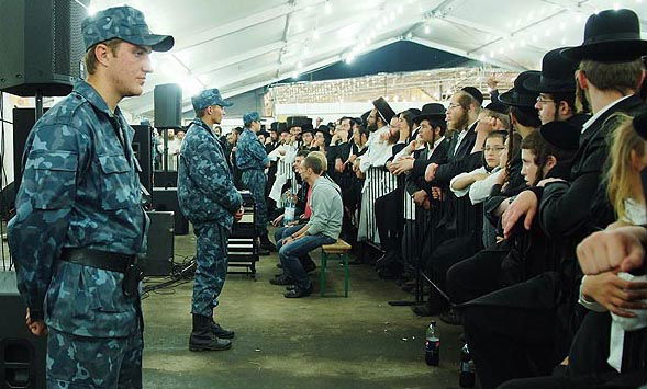 אומן בעדשת אמן: צפו בגלריית ענק