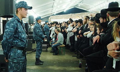 אומן בעדשת אמן: צפו בגלריית ענק