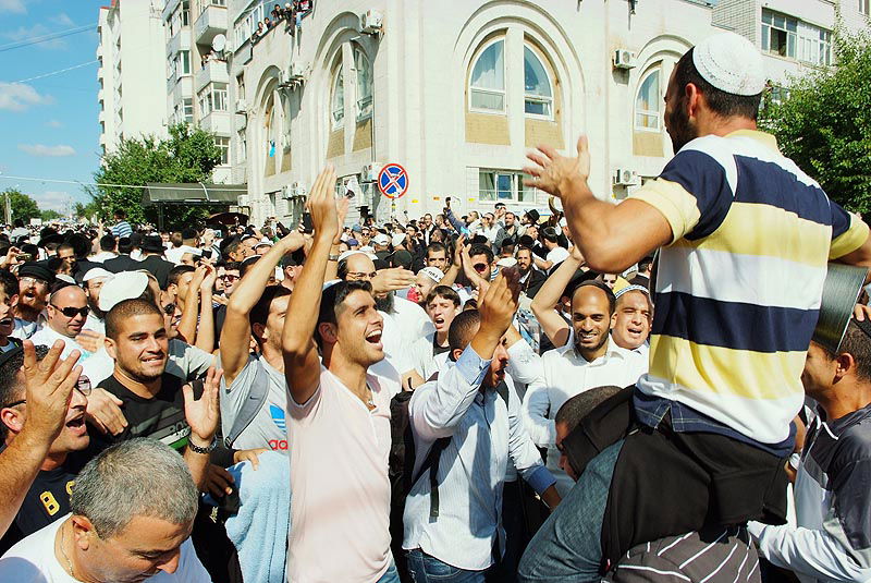 אומן בעדשת אמן: צפו בגלריית ענק