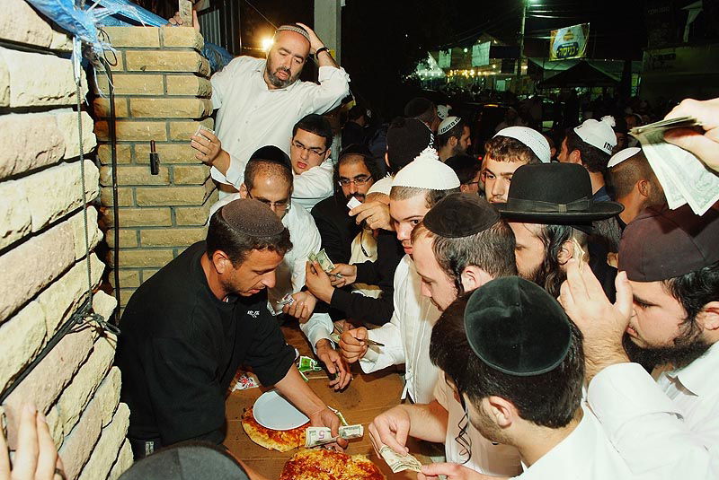 אומן בעדשת אמן: צפו בגלריית ענק