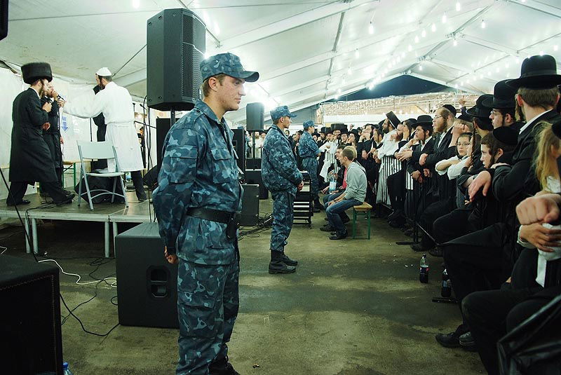 אומן בעדשת אמן: צפו בגלריית ענק