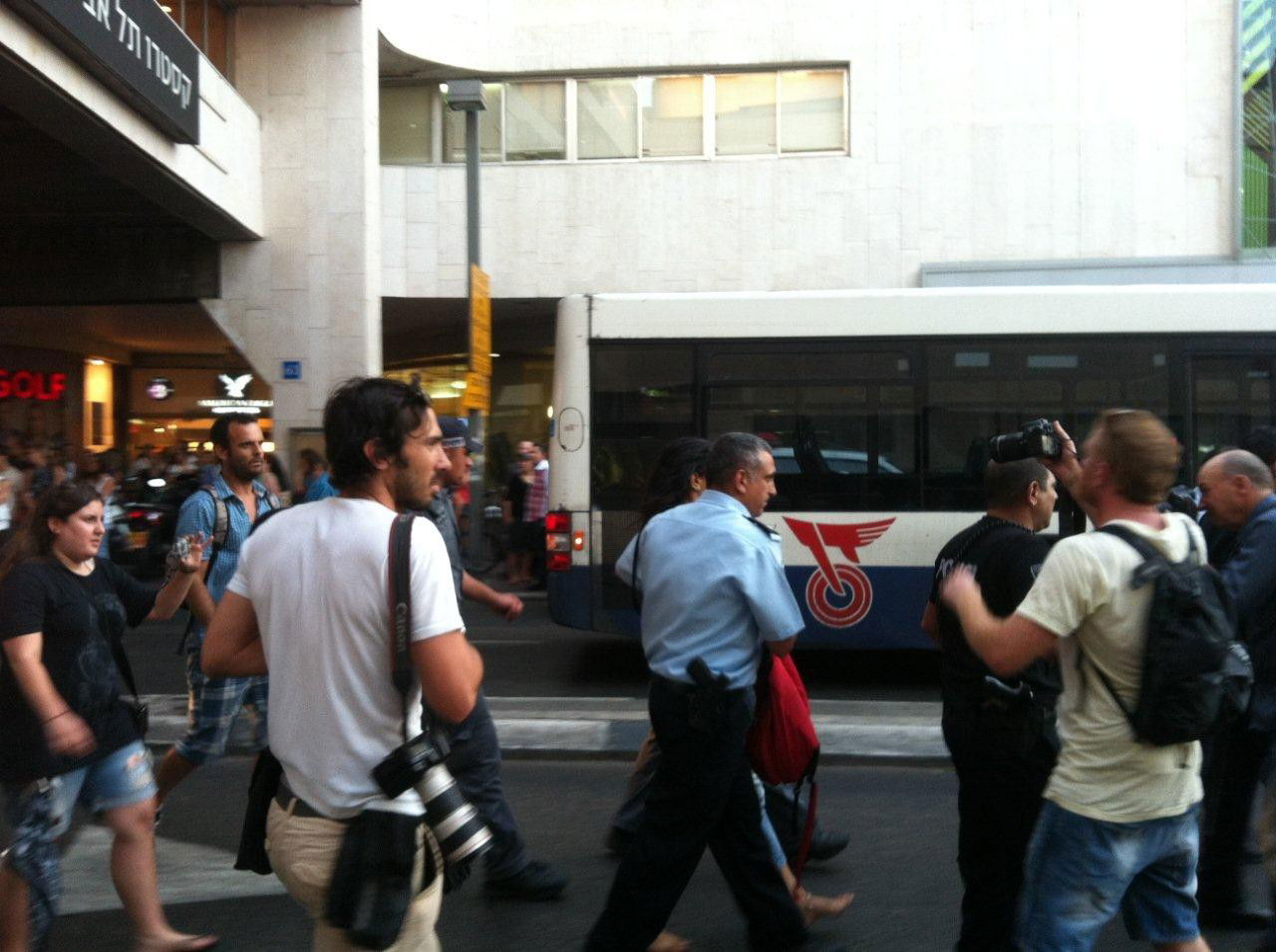 צעירים בתל-אביב איימו לקפוץ בגלל "המצב הכלכלי"