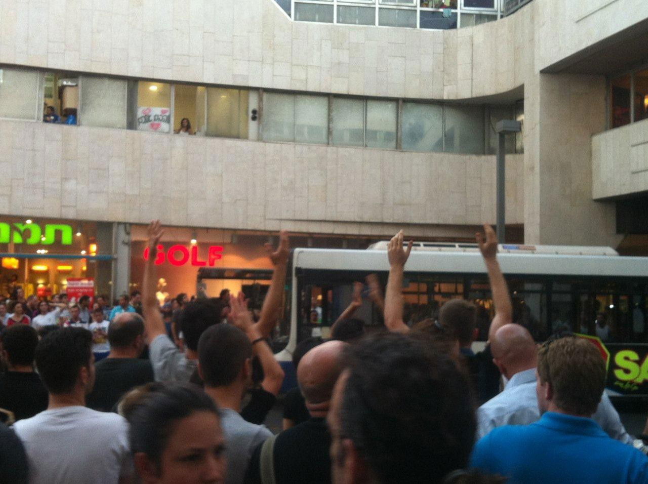 צעירים בתל-אביב איימו לקפוץ בגלל "המצב הכלכלי"