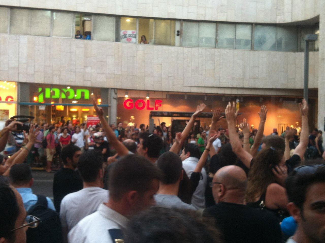 צעירים בתל-אביב איימו לקפוץ בגלל "המצב הכלכלי"