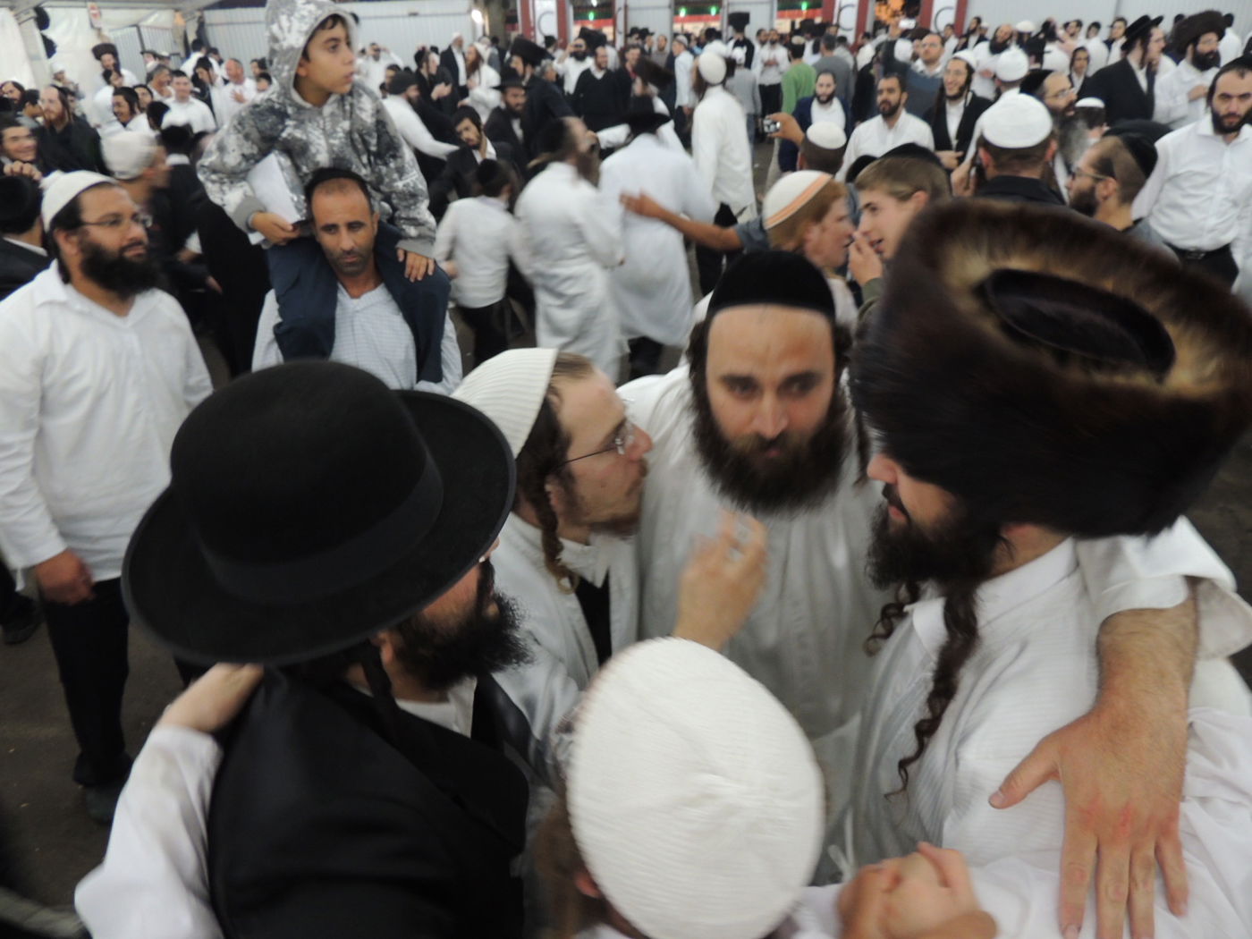 צפו: ריקודי השמחה באומן