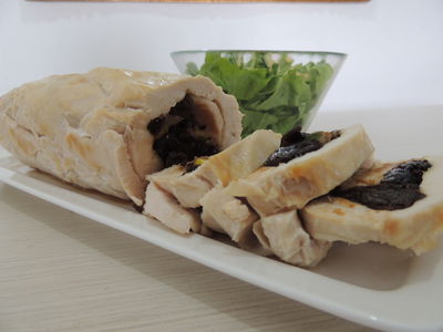 מתכון לרולדת עוף, פיסטוקים ושזיפים