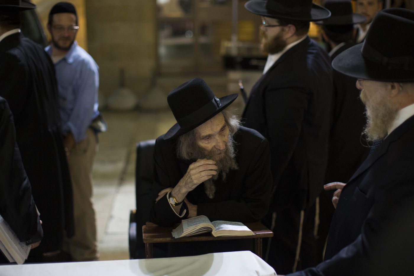 לאחר שנים: מרן הרב שטיינמן התפלל בכותל המערבי