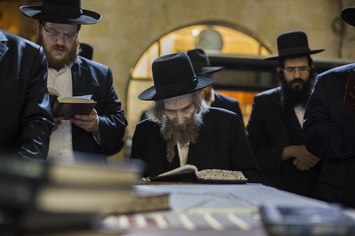 לאחר שנים: מרן הרב שטיינמן התפלל בכותל המערבי