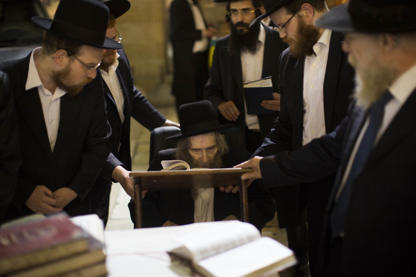 לאחר שנים: מרן הרב שטיינמן התפלל בכותל המערבי