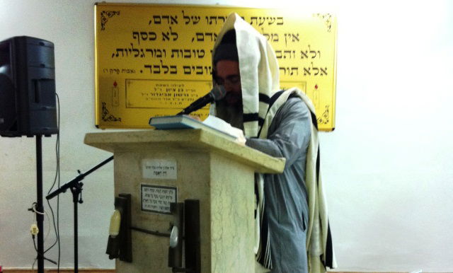 הרב אמנון יצחק סופד לאמו