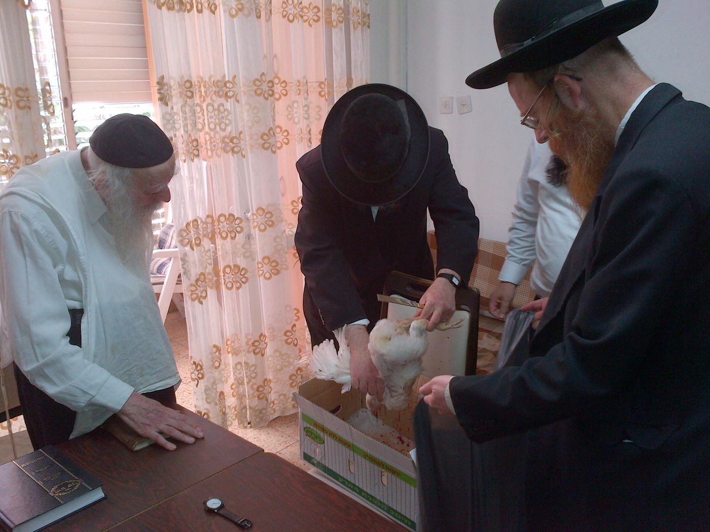 כפרות, שחיטה וכיסוי הדם אצל רבי ניסים קרליץ