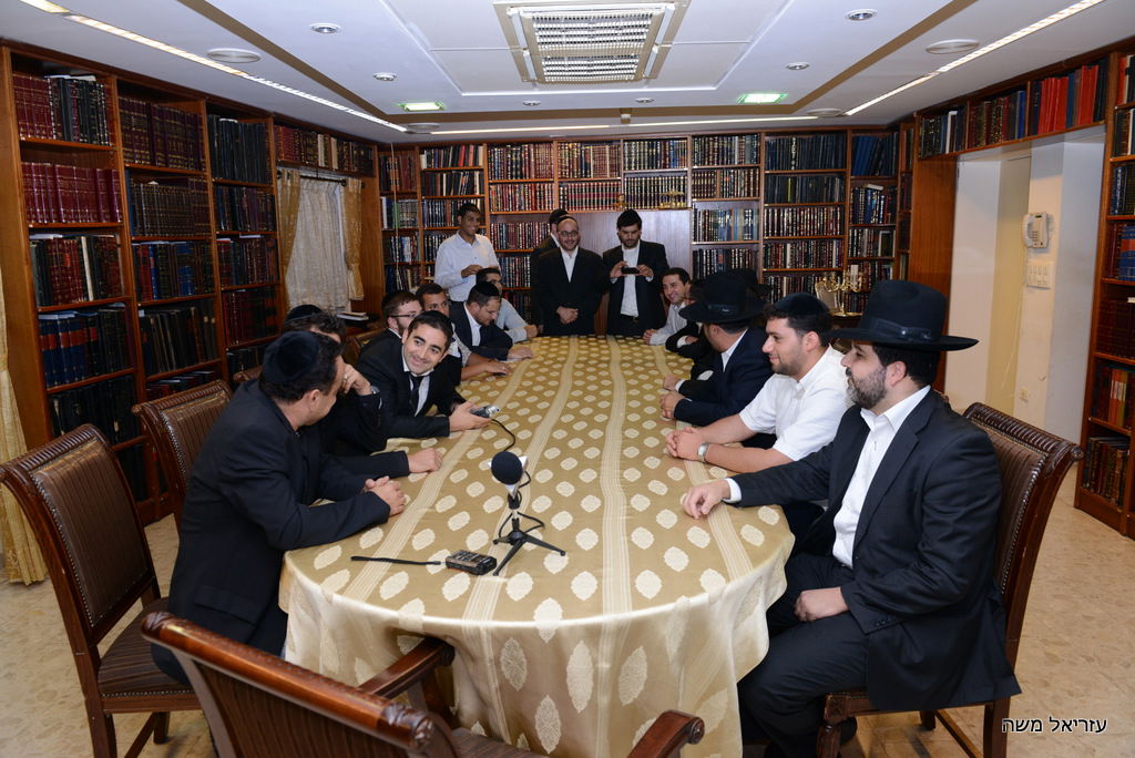 עובדי קול ברמה זכו לשנה טובה מהרב עובדיה יוסף