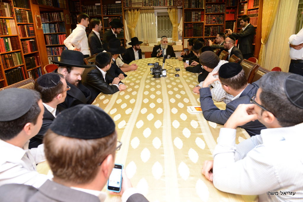 עובדי קול ברמה זכו לשנה טובה מהרב עובדיה יוסף