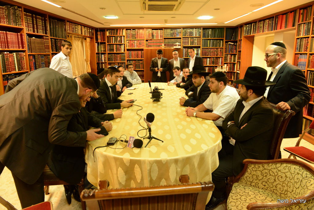 עובדי קול ברמה זכו לשנה טובה מהרב עובדיה יוסף