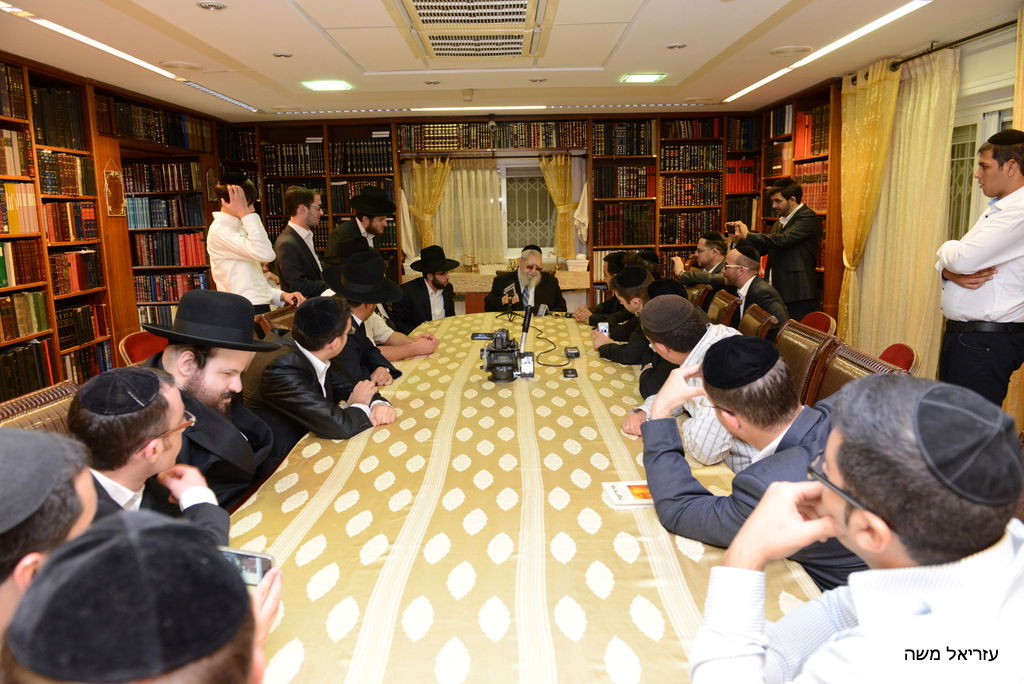 עובדי קול ברמה זכו לשנה טובה מהרב עובדיה יוסף