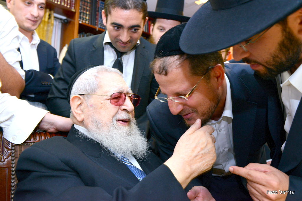 עובדי קול ברמה זכו לשנה טובה מהרב עובדיה יוסף