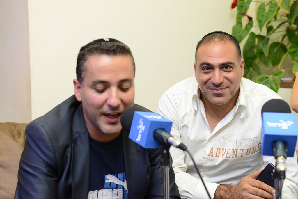 לקראת אלבומו החדש: יניב בן משיח שר ל'כיכר השבת'