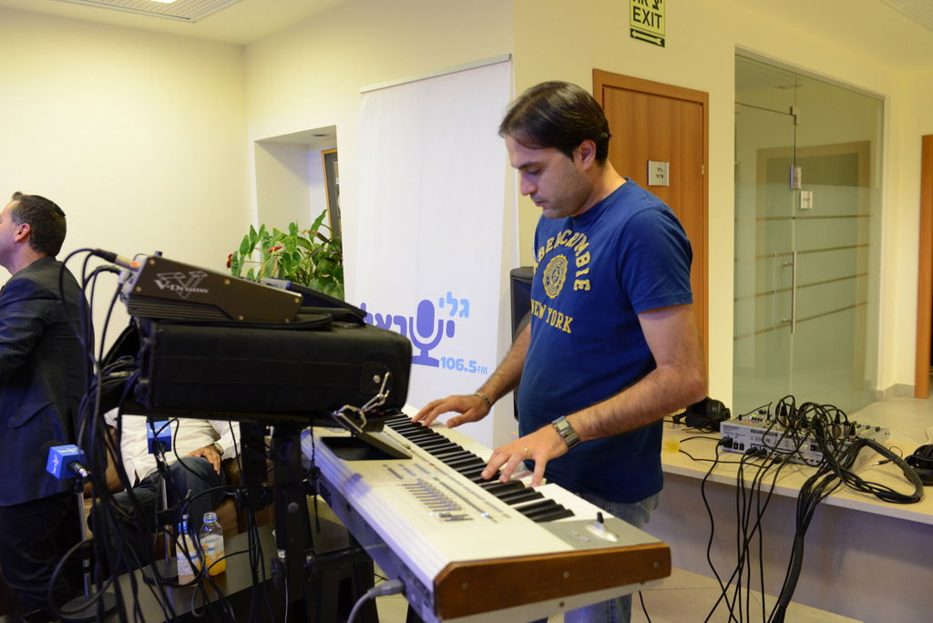 לקראת אלבומו החדש: יניב בן משיח שר ל'כיכר השבת'