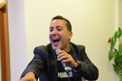 לקראת אלבומו החדש: יניב בן משיח שר ל'כיכר השבת'