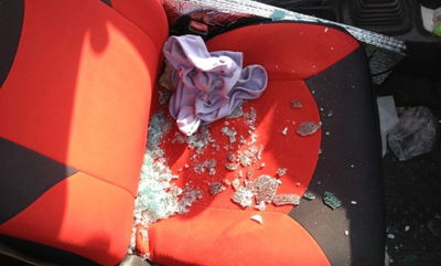 הזכוכיות מנופצות ברכב