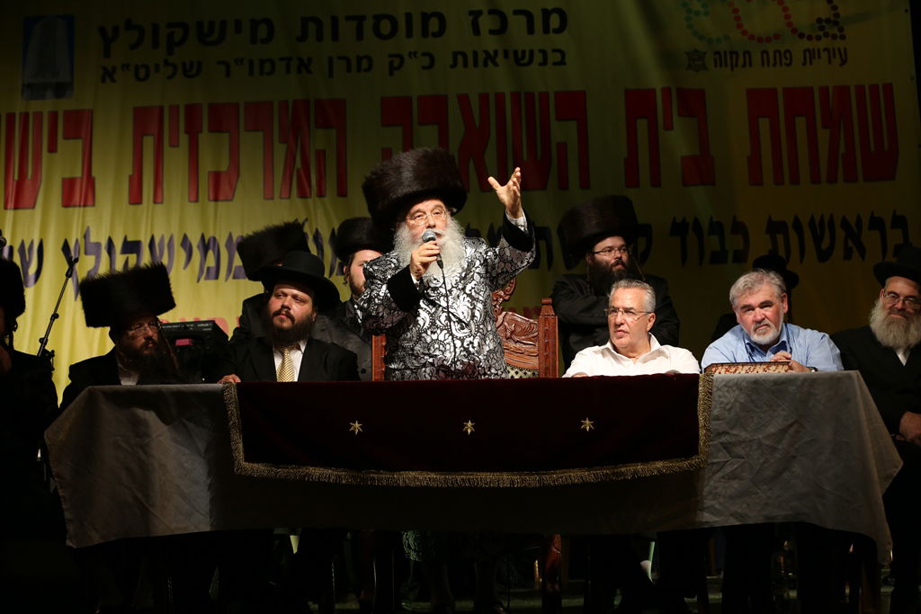 30 אלף איש השתתפו בשמחת בית השואבה של חסידות מישקולץ