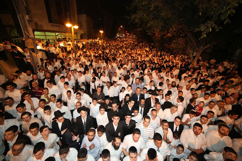 30 אלף איש השתתפו בשמחת בית השואבה של חסידות מישקולץ