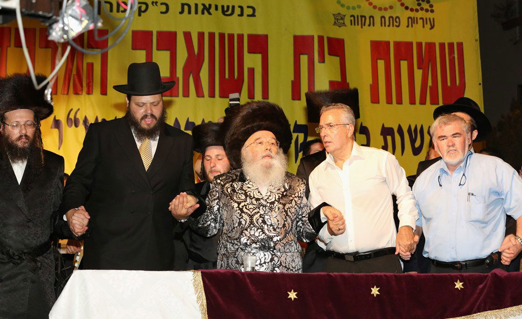 30 אלף איש השתתפו בשמחת בית השואבה של חסידות מישקולץ