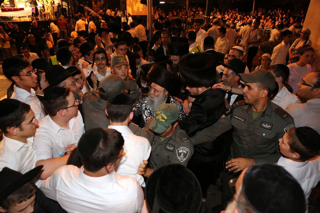30 אלף איש השתתפו בשמחת בית השואבה של חסידות מישקולץ
