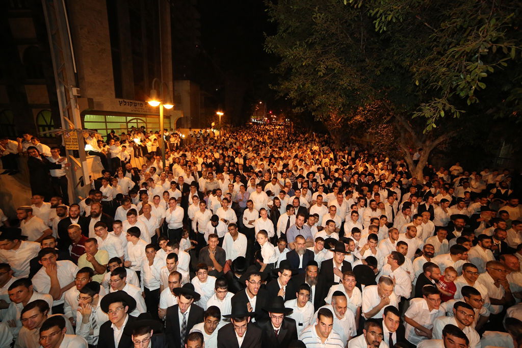 30 אלף איש השתתפו בשמחת בית השואבה של חסידות מישקולץ