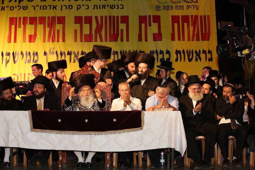 30 אלף איש השתתפו בשמחת בית השואבה של חסידות מישקולץ