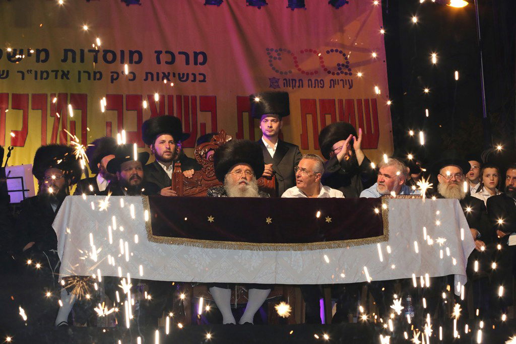 30 אלף איש השתתפו בשמחת בית השואבה של חסידות מישקולץ