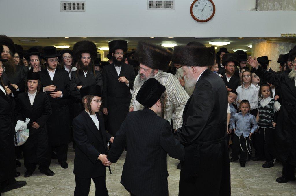 נדבורנה, ספינקא, לעלוב: סיור סוכות בחצרות קודש