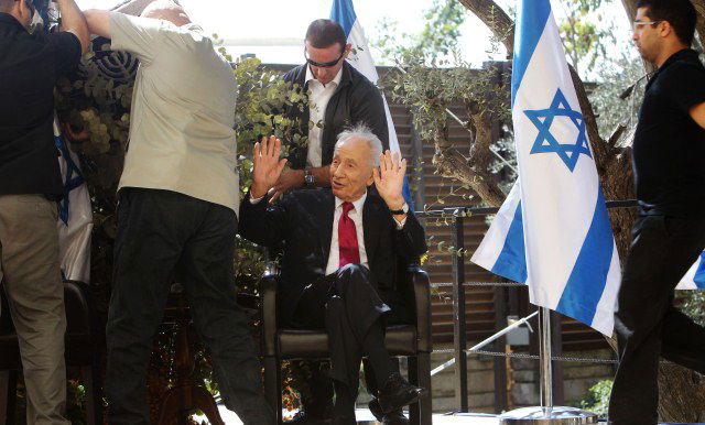 פרס, העציץ והמאבטחים