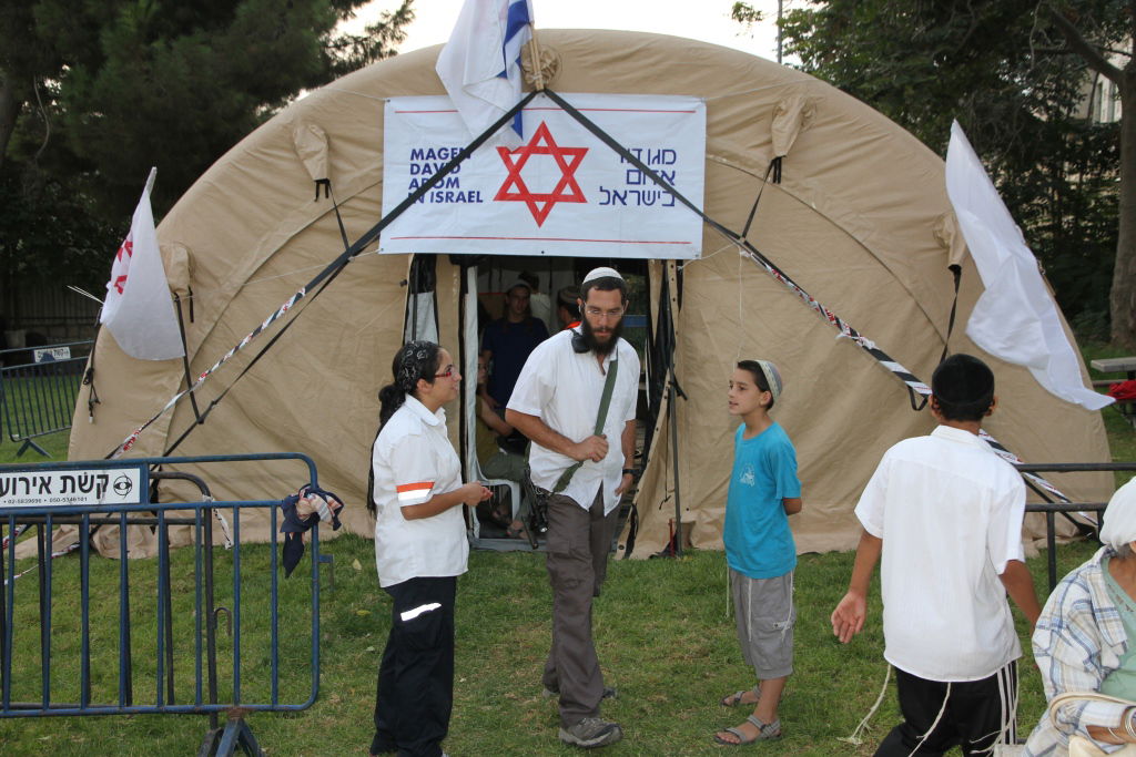 צפו: חגיגת ענק בחברון עם מרדכי בן דוד