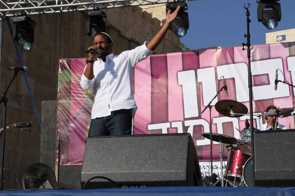 צפו: חגיגת ענק בחברון עם מרדכי בן דוד