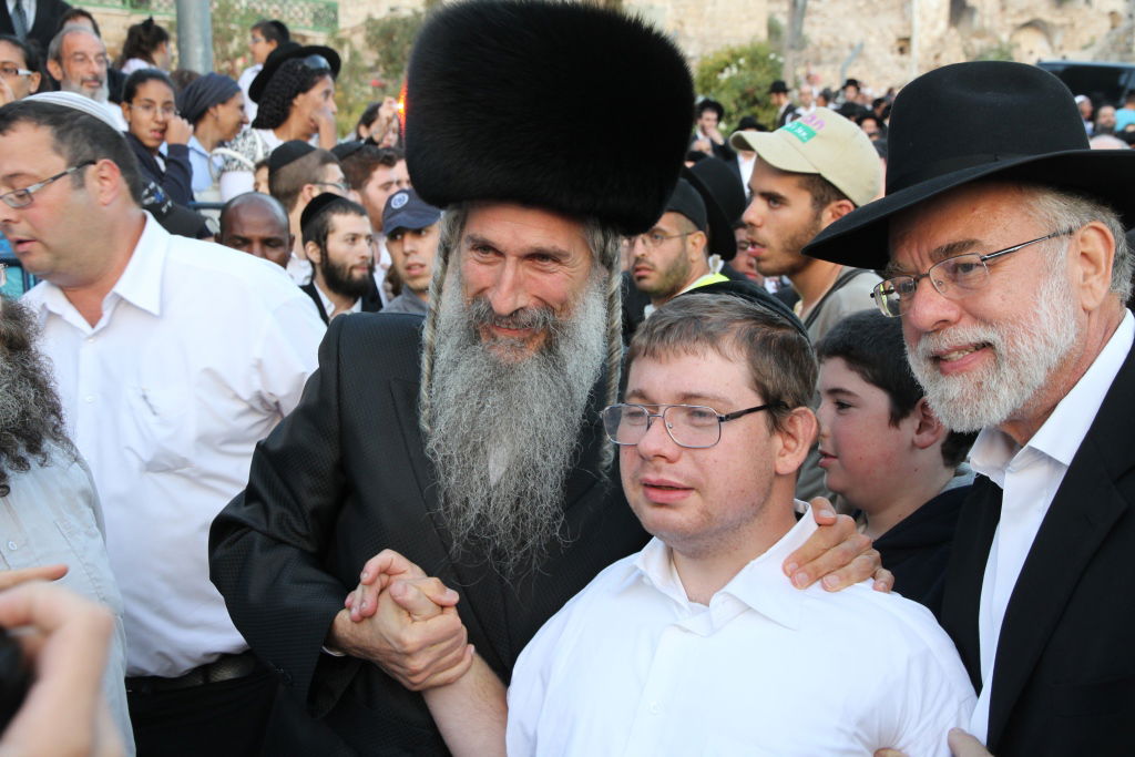 מרדכי בן דוד עם אחד מהעולים לרגל