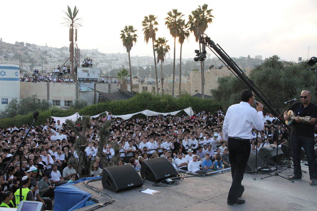 צפו: חגיגת ענק בחברון עם מרדכי בן דוד