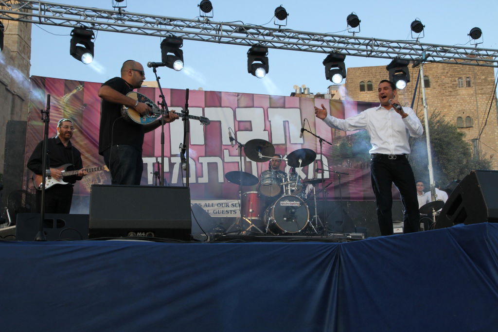 צפו: חגיגת ענק בחברון עם מרדכי בן דוד